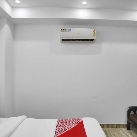 Oyo 82100 Golden Residency Noida Exterior foto