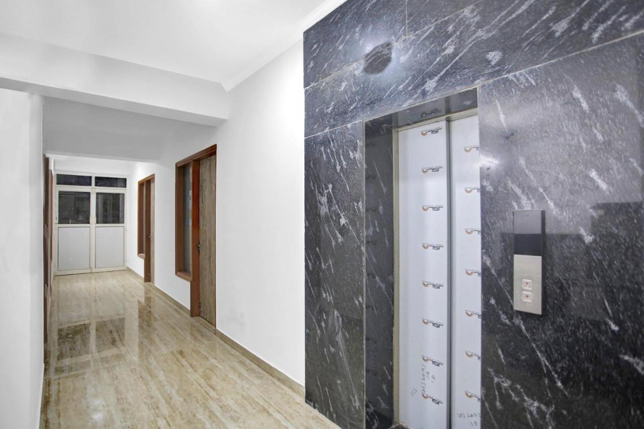 Oyo 82100 Golden Residency Noida Exterior foto